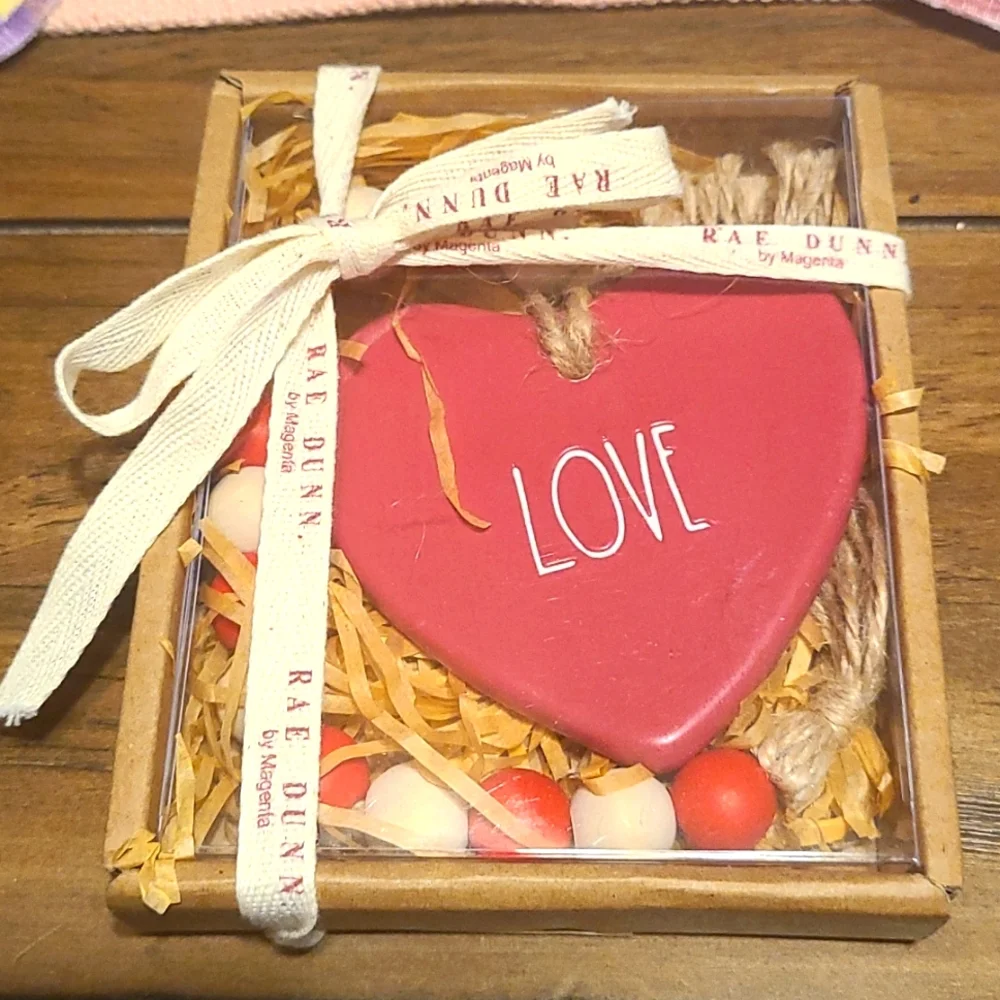 Rae Dunn 'Love' Garland